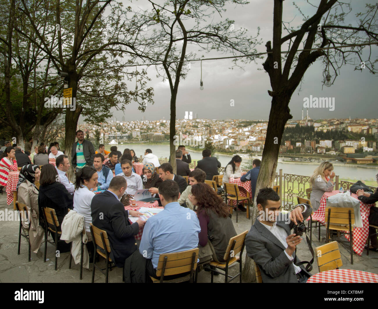 Türkei, Istanbul, Eyüp, Blick von der Terrasse des Cafe Pierre Loti auf das Goldene Horn Stock Photo