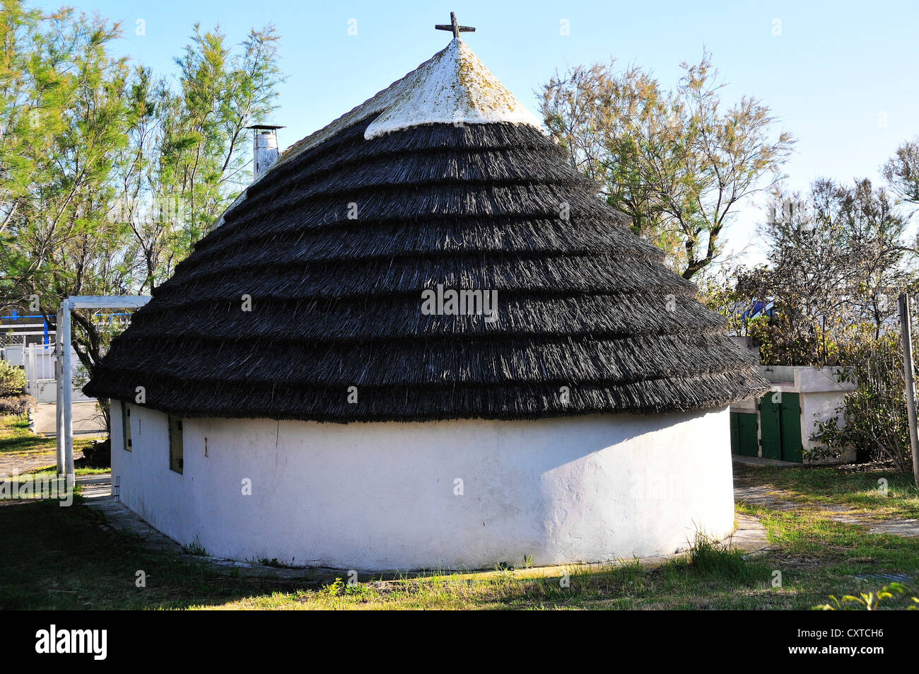 Traditional thatched cabanes or house, a thatched single-storey dwelling once used by cowboys in the the Camargue, Provence, South of France, France Stock Photo