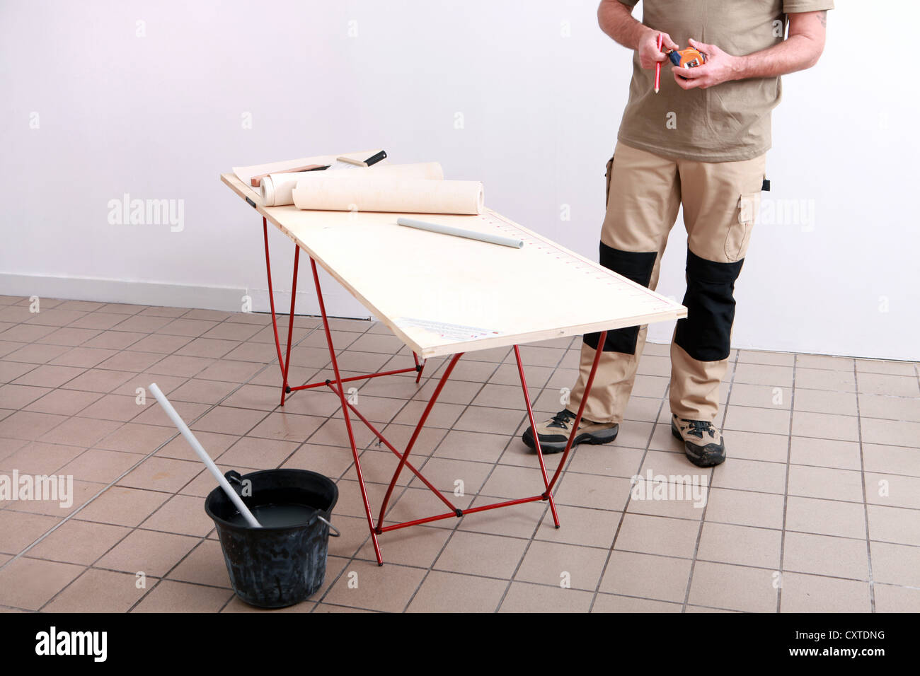 Wallpaper paste bucket hires stock photography and images Alamy