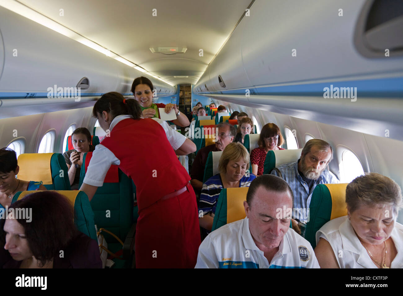 Passengers eat in cabin plane hi-res stock photography and images - Alamy