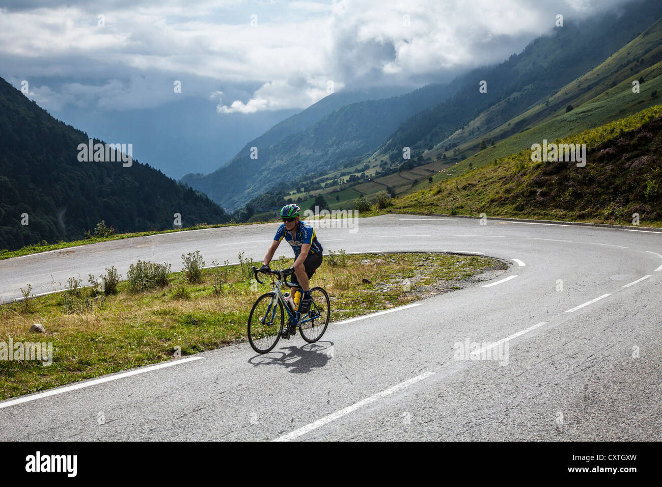 Cyclist on the Tour de France route - the road up the Col du Tourmalet, Haute Pyrenees, France Stock Photo