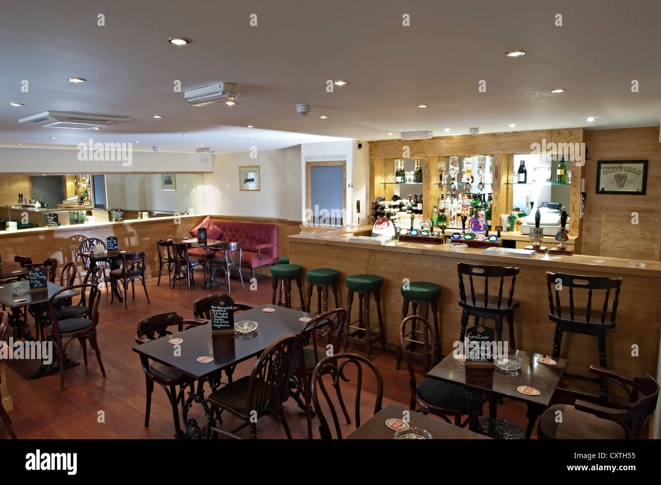 the new market pub bar Stock Photo Alamy