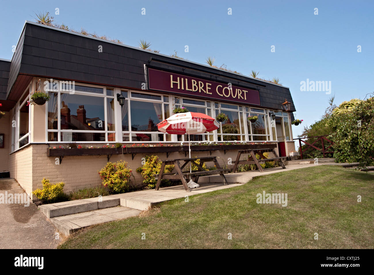 the hilbre court pub bar west kirby Stock Photo Alamy