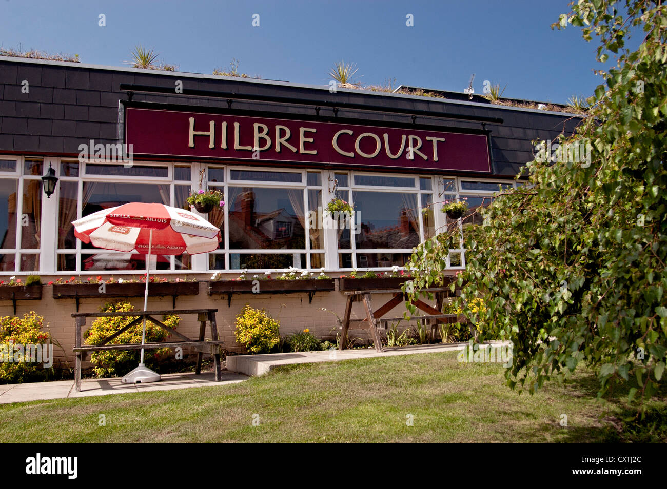 the hilbre court pub bar west kirby Stock Photo Alamy