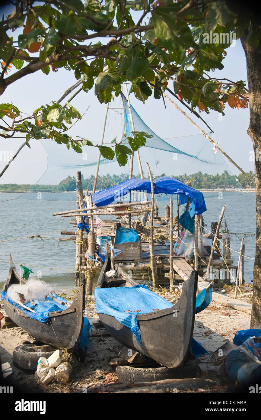 Chinese boat intensive fishing hi-res stock photography and images - Alamy