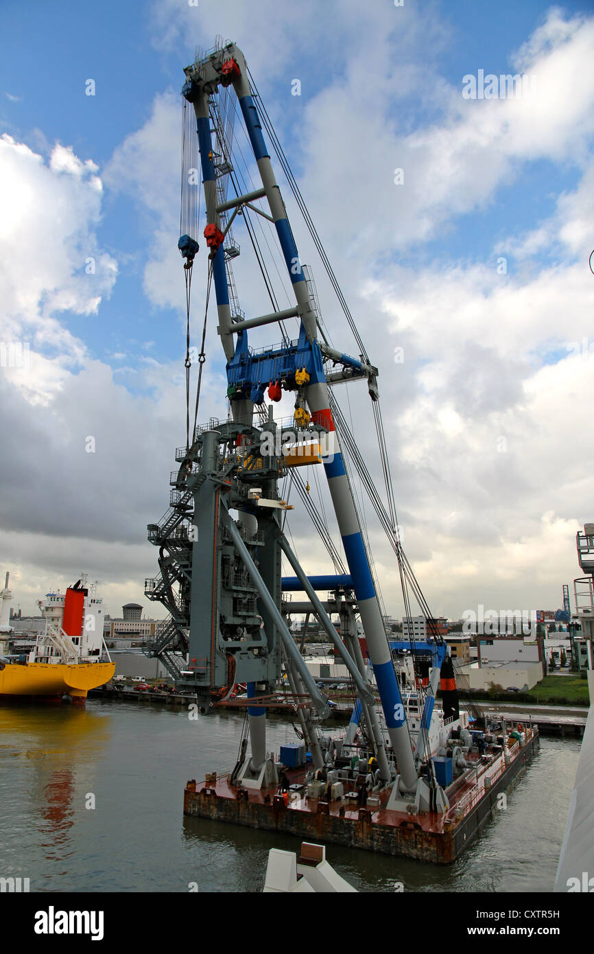 Heavy lift crane barge hires stock photography and images Alamy