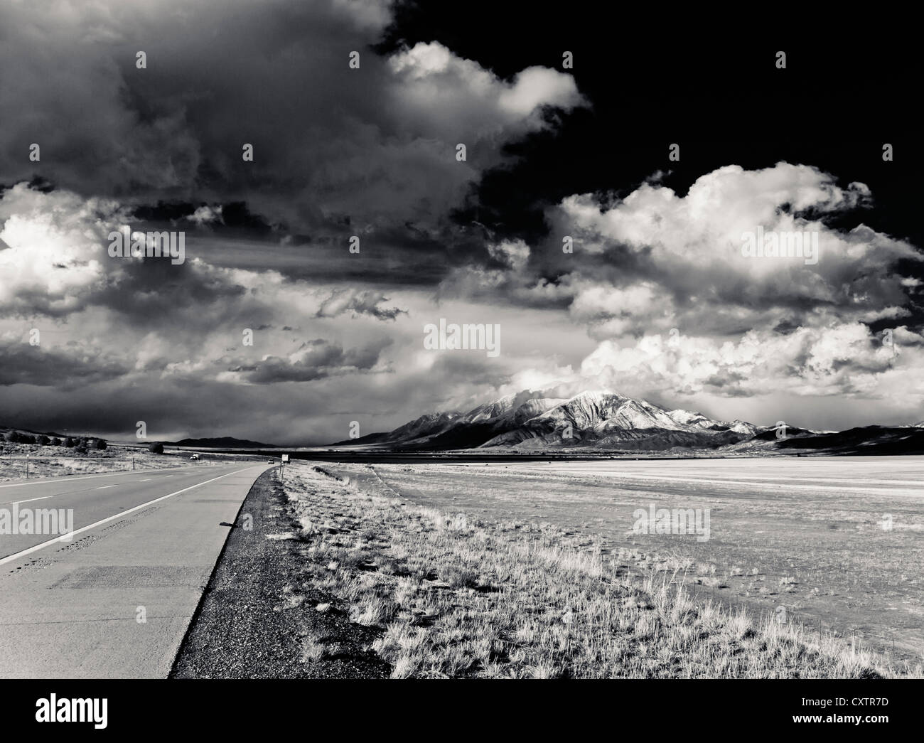 Black and white mountains hi-res stock photography and images - Alamy