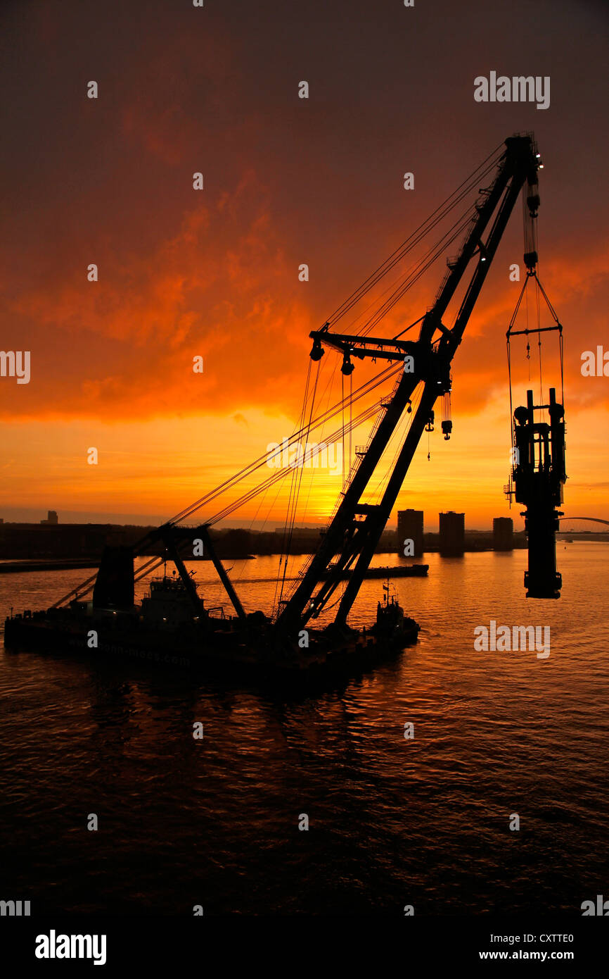 Heavy lift crane barge in hires stock photography and images Alamy