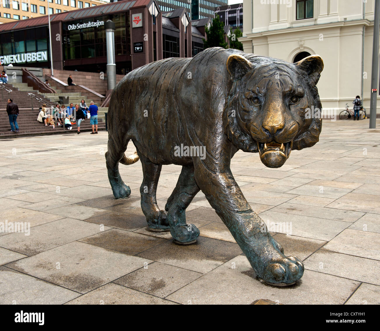 Tiger statue hi-res stock photography and images - Alamy Tiger statue hi-res stock photography and images - Alamy