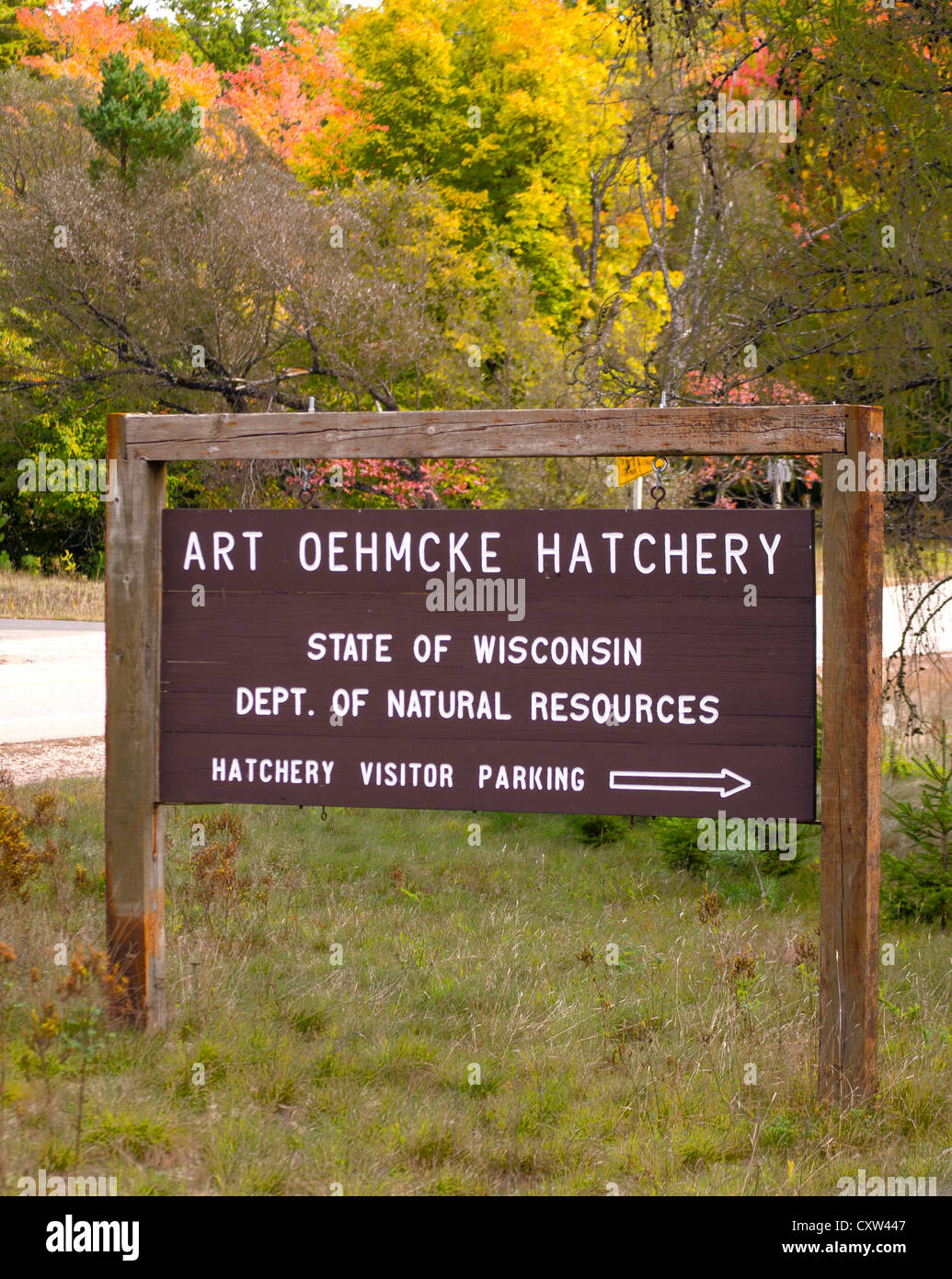 Sign for Art Oehmcke Hatchery in Woodruff, Wisconsin specializes in musky, walleye, and trout. Stock Photo