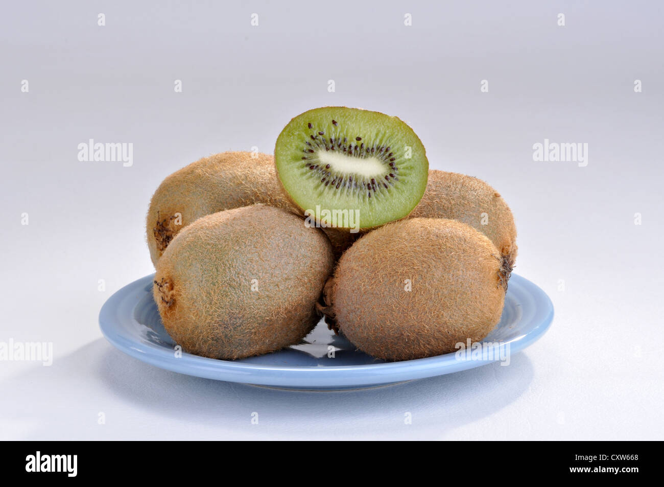 Green fresh kiwi fruit hi-res stock photography and images - Alamy