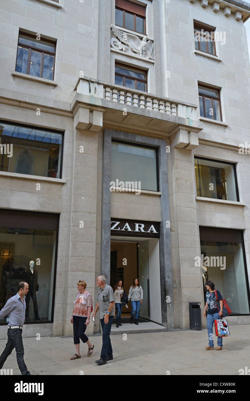 Zara department store on Via Giuseppi Mazzini (shopping street), Verona,  Verona Province, Veneto Region, Italy Stock Photo - Alamy