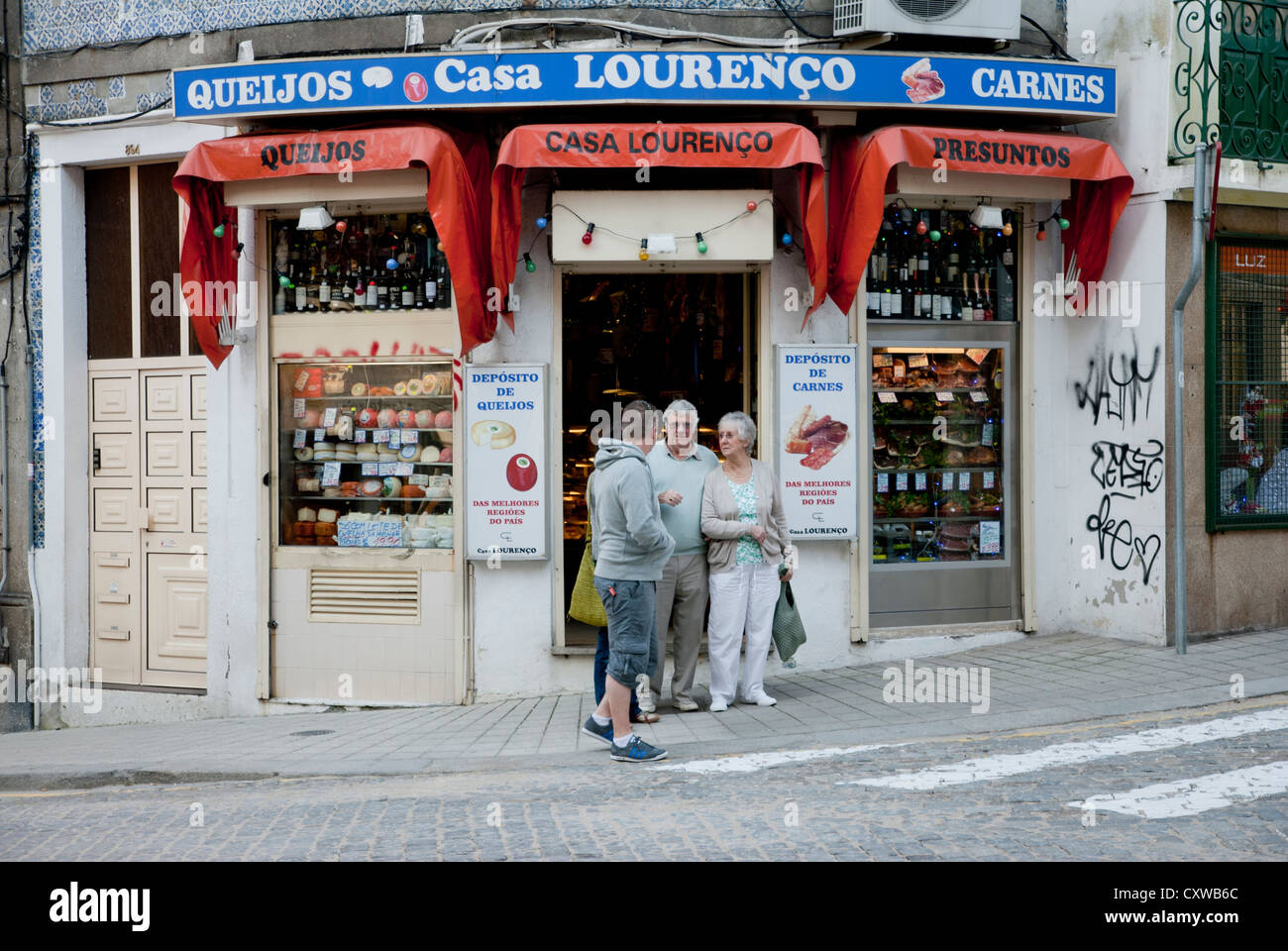 Shop in porto hi-res stock photography and images - Alamy