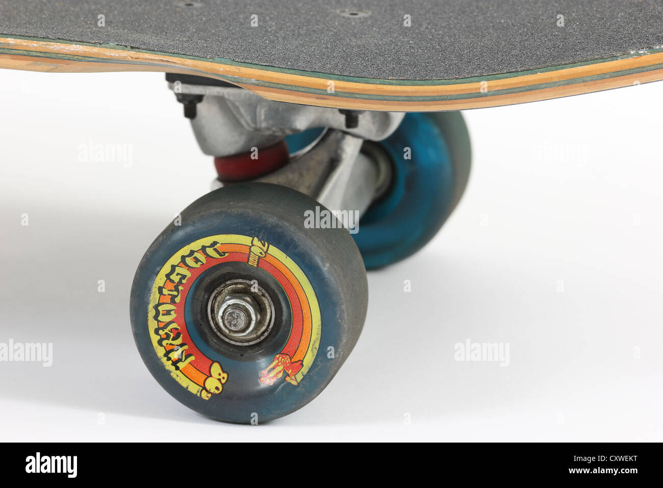 longboard skateboard on white background detail, complete setup, top view of skateboard, trucks, truck, skateboard, deck, wheels Stock Photo
