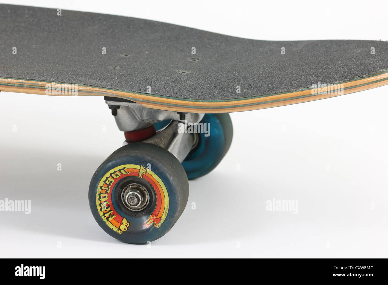 longboard skateboard on white background detail, complete setup, top view of skateboard, trucks, truck, skateboard, deck, wheels Stock Photo