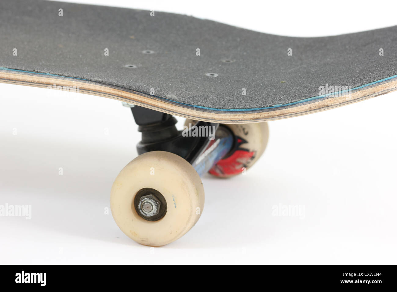 skateboard on white background side view, deck, complete setup, top