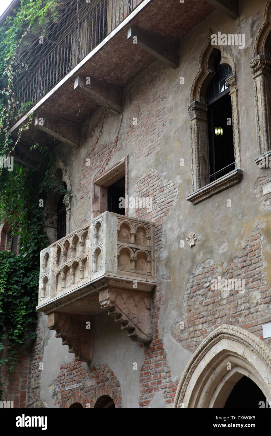 Juliet's house and balcony in Verona, Italy Stock Photo
