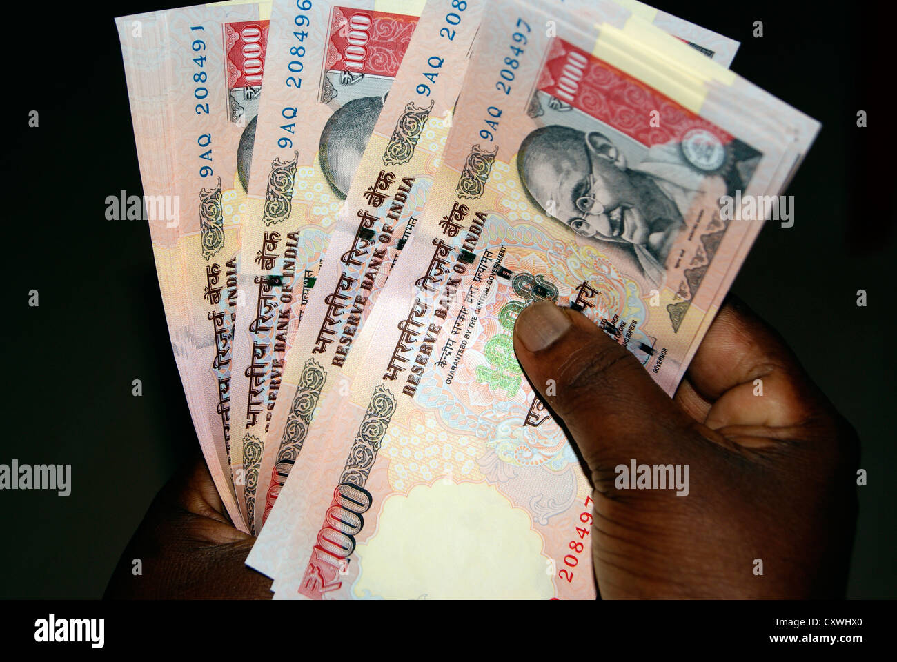 Old 1000 Rupees Indian currency Notes counting In Hands Indian money of 1000 thousand rupee withdrawn for removal of black money Stock Photo