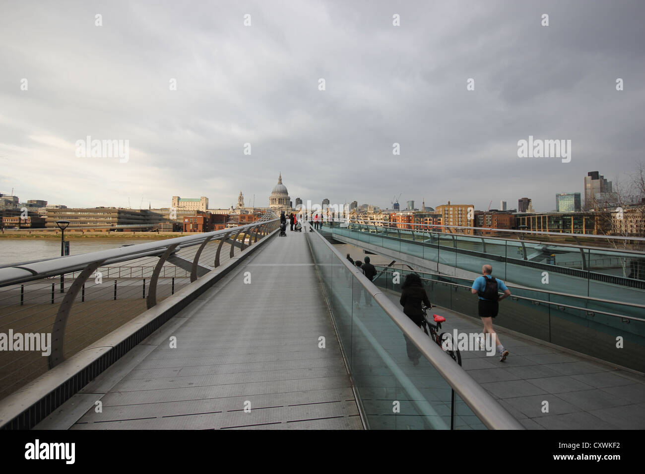 London, Londra, U.K. city, europe, the millennium bridge, photoarkive Stock Photo