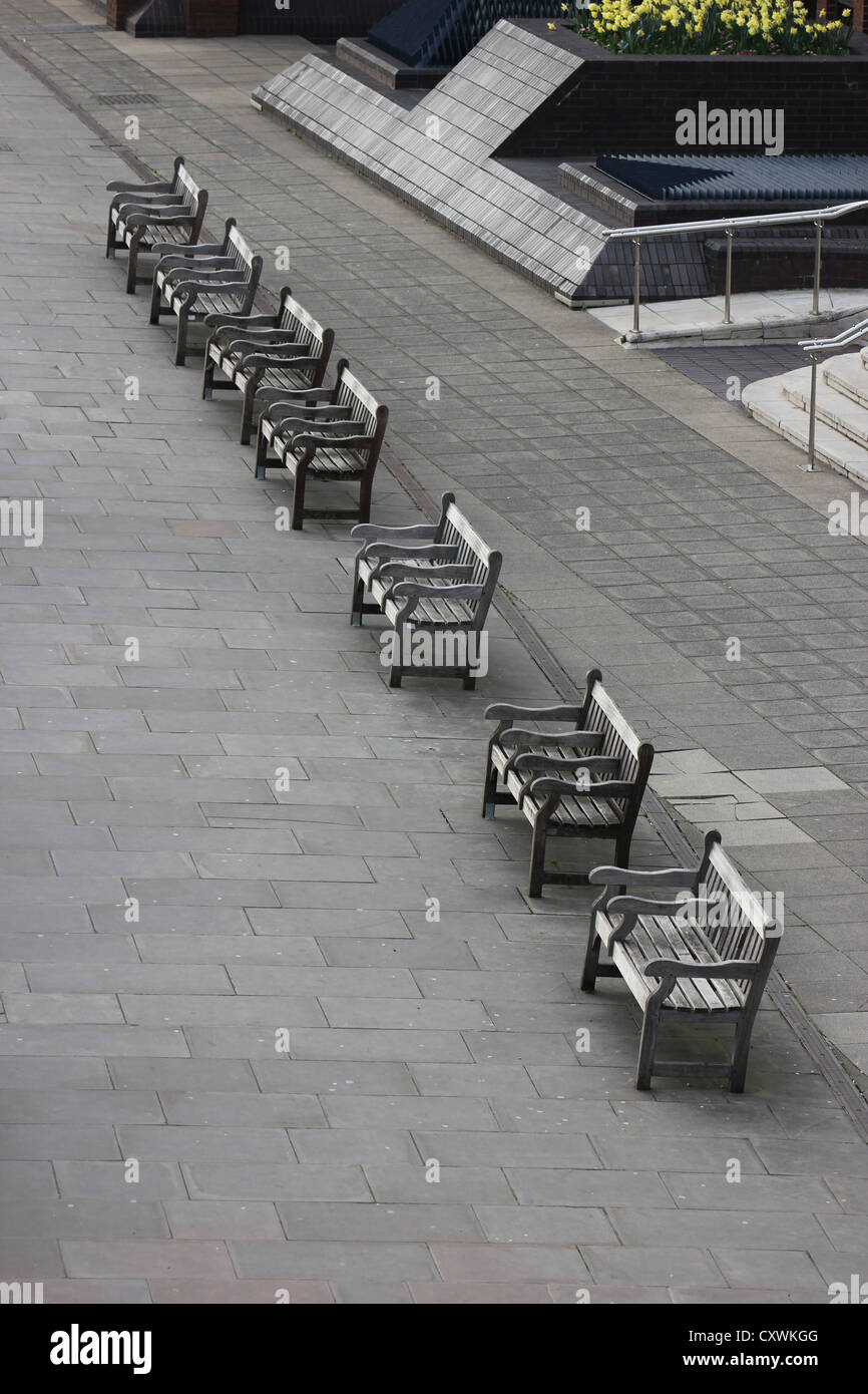 London, Londra, city, europe, chairs, benches in a row, resting, public