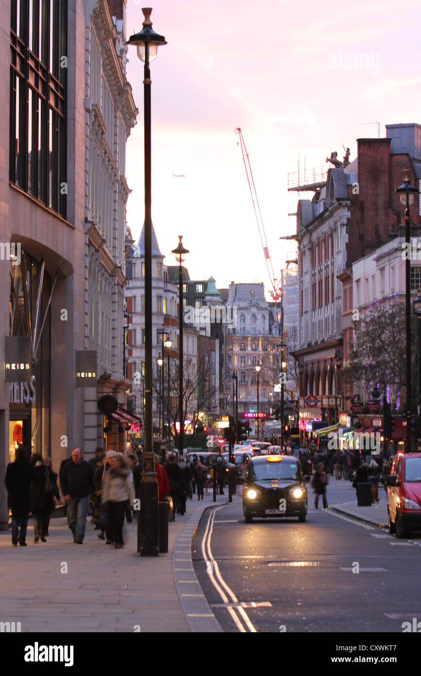 London, Londra. city, europe, a streetview from Covent Garden to Leicester square, high street, traffic, people, photoarkive Stock Photo