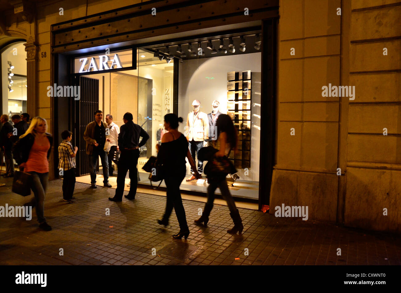 Zara shop in Pelayo Street - Barcelona Stock Photo - Alamy