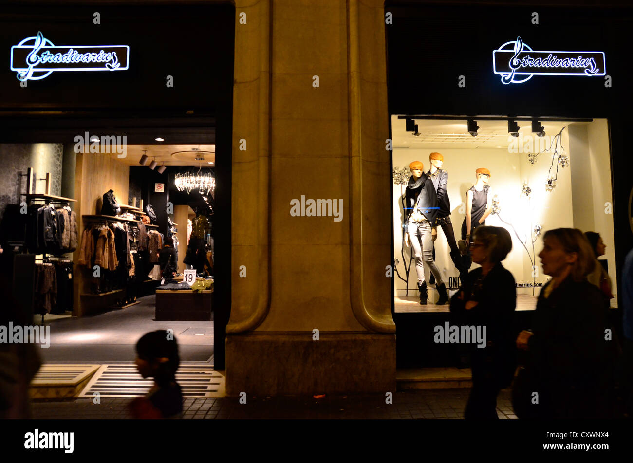 Stradivarius shop in Pelayo street - Barcelona Stock Photo - Alamy