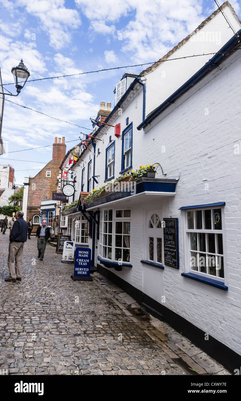 Quay Street, Cobbled near Lymington Town Quay, Hampshire, England, UK. Europe Stock Photo