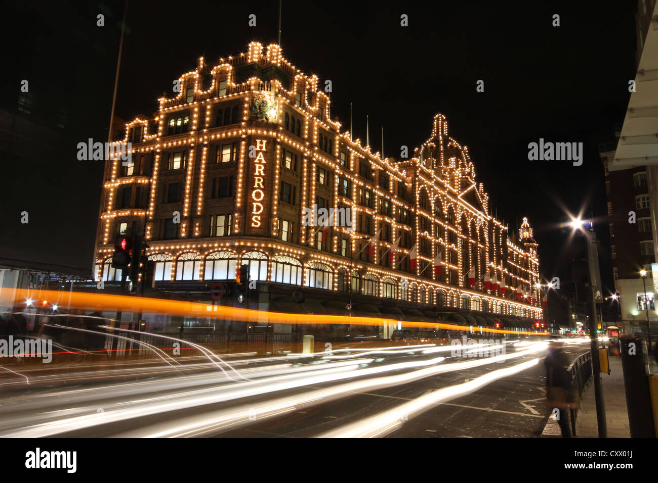 London, Londra, city, europe, a beautiful picture of Nightsbridge Harrods by night Stock Photo