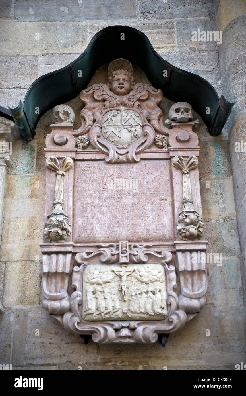 Morbid memorial stone on the outside of Stephansdom (St. Stephen's Cathedral), Vienna, Austria Stock Photo