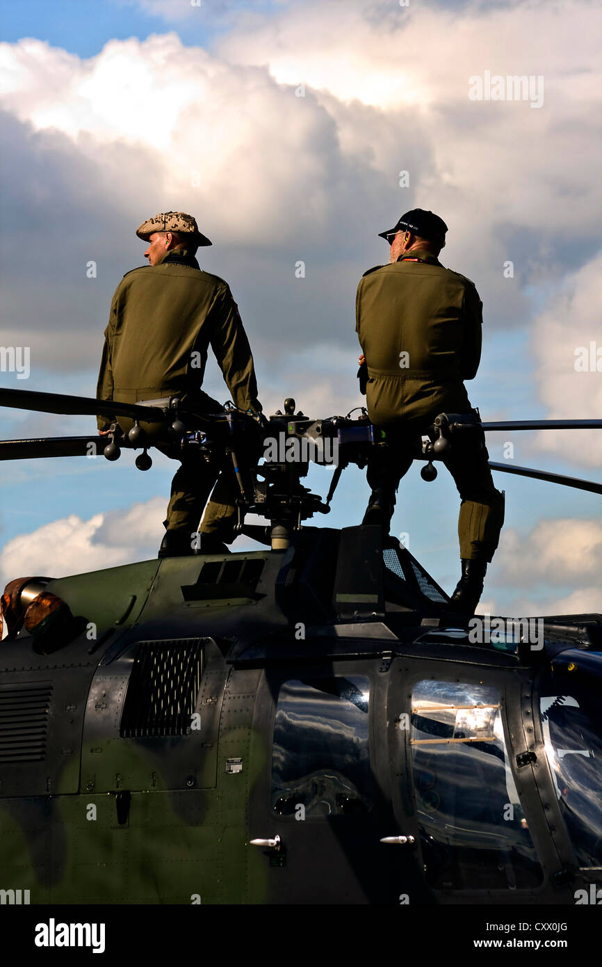 Two air force soldiers hi-res stock photography and images - Alamy