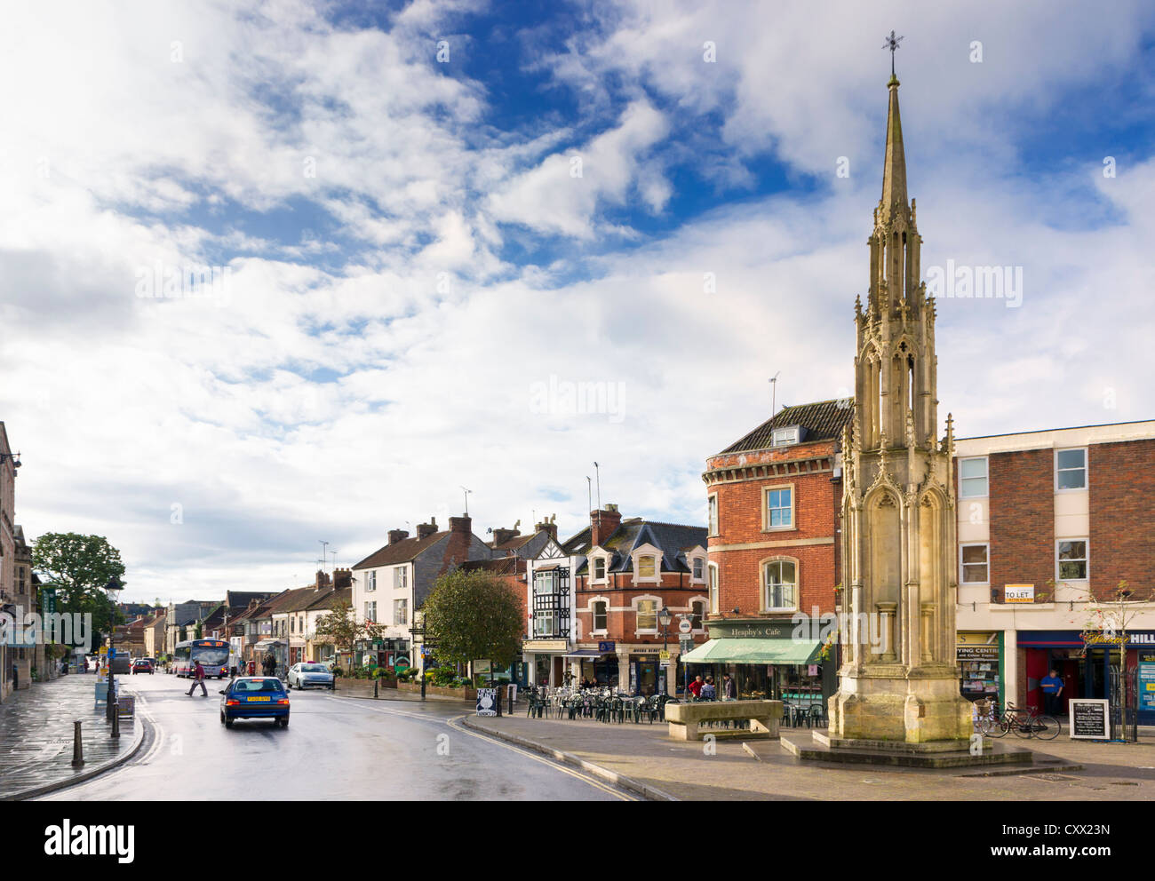 Glastonbury town centre and Market Cross, Somerset, England Stock Photo