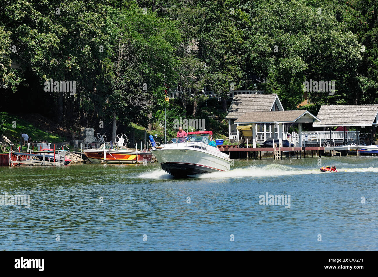 Recreational boating on the Fox River and Chain of Lakes in Northern