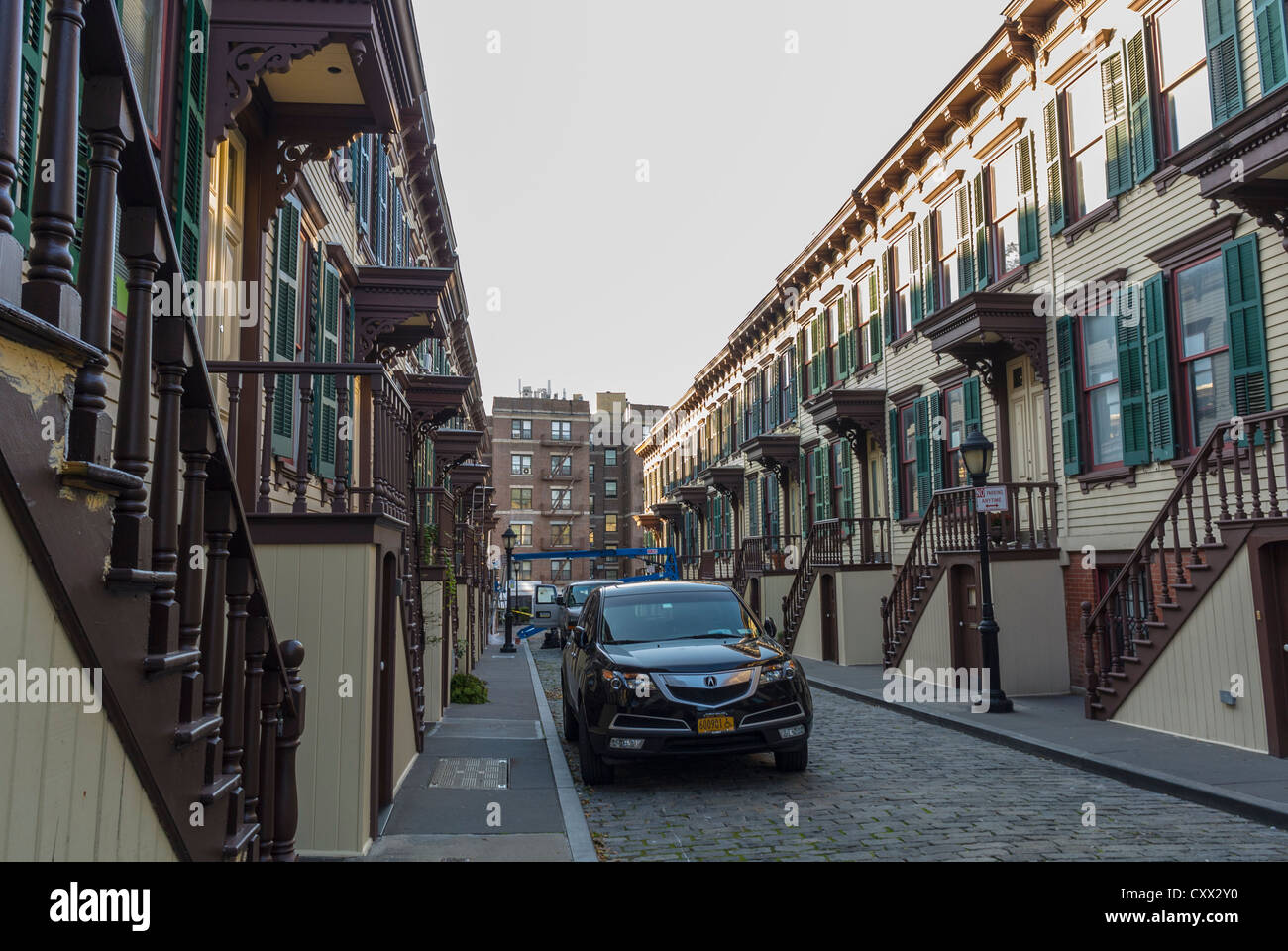 Row houses in harlem hires stock photography and images Alamy
