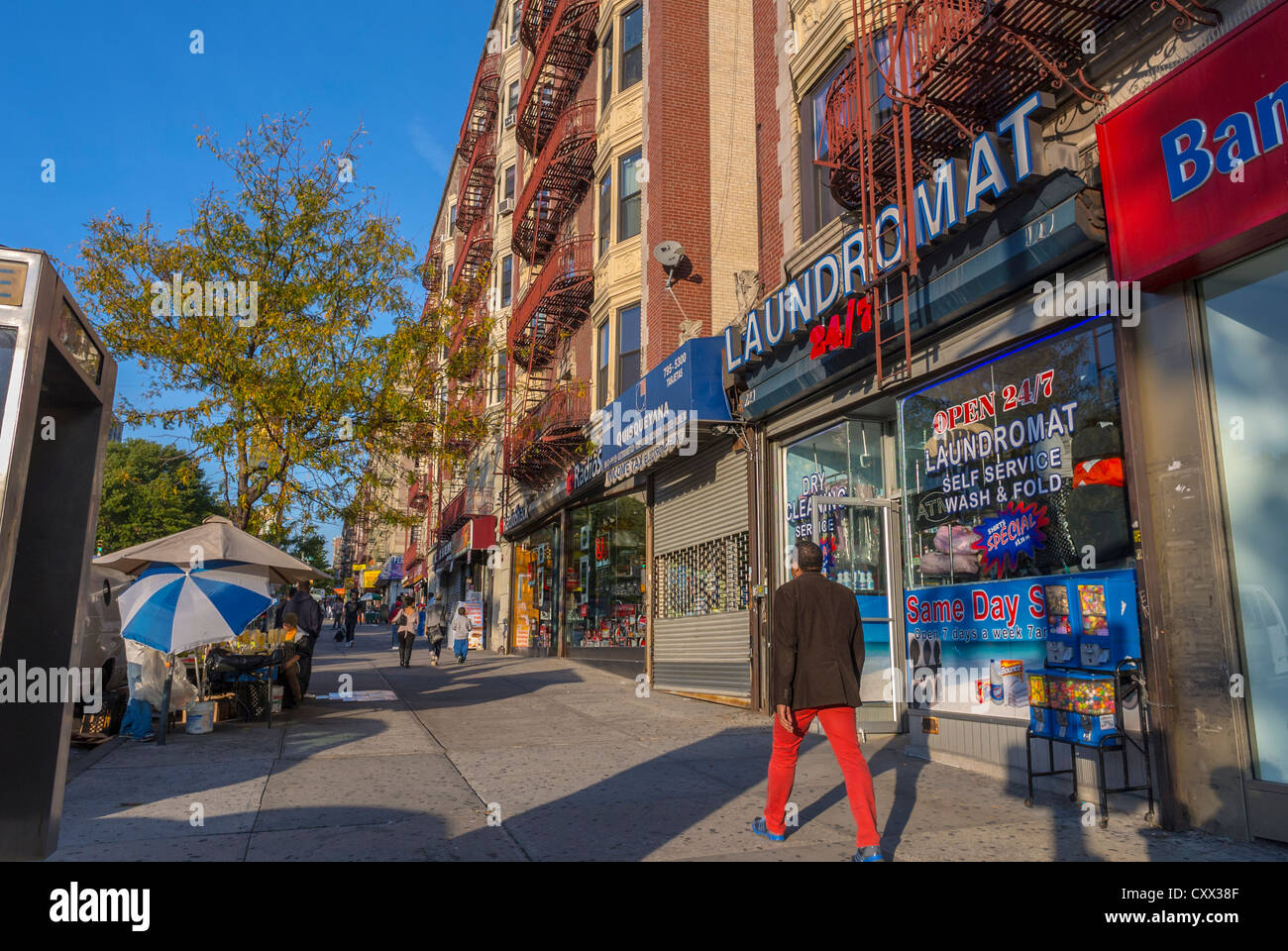 New York City, NY, USA, Street Scenes, Main Street Shopping Area, in