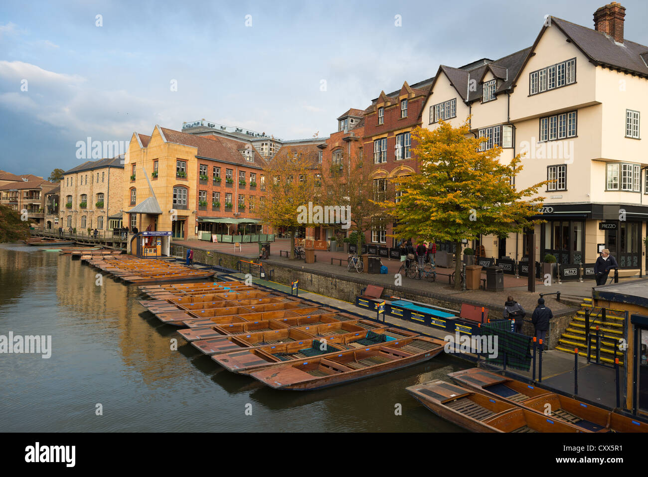 'The Quayside' on banks of river Cam in Autumn, Cambridge, England, UK Stock Photo