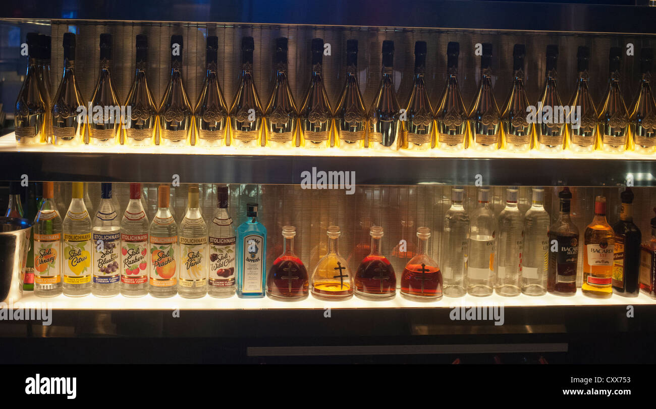 shelf liquor hi-res stock photography and images Alamy
