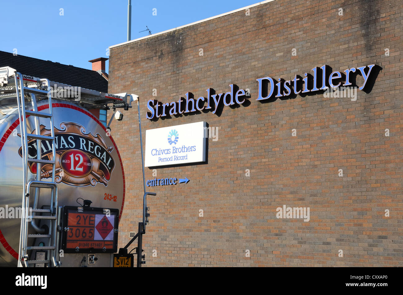 Tanker leaving Strathclyde distillery in Glasgow Stock Photo