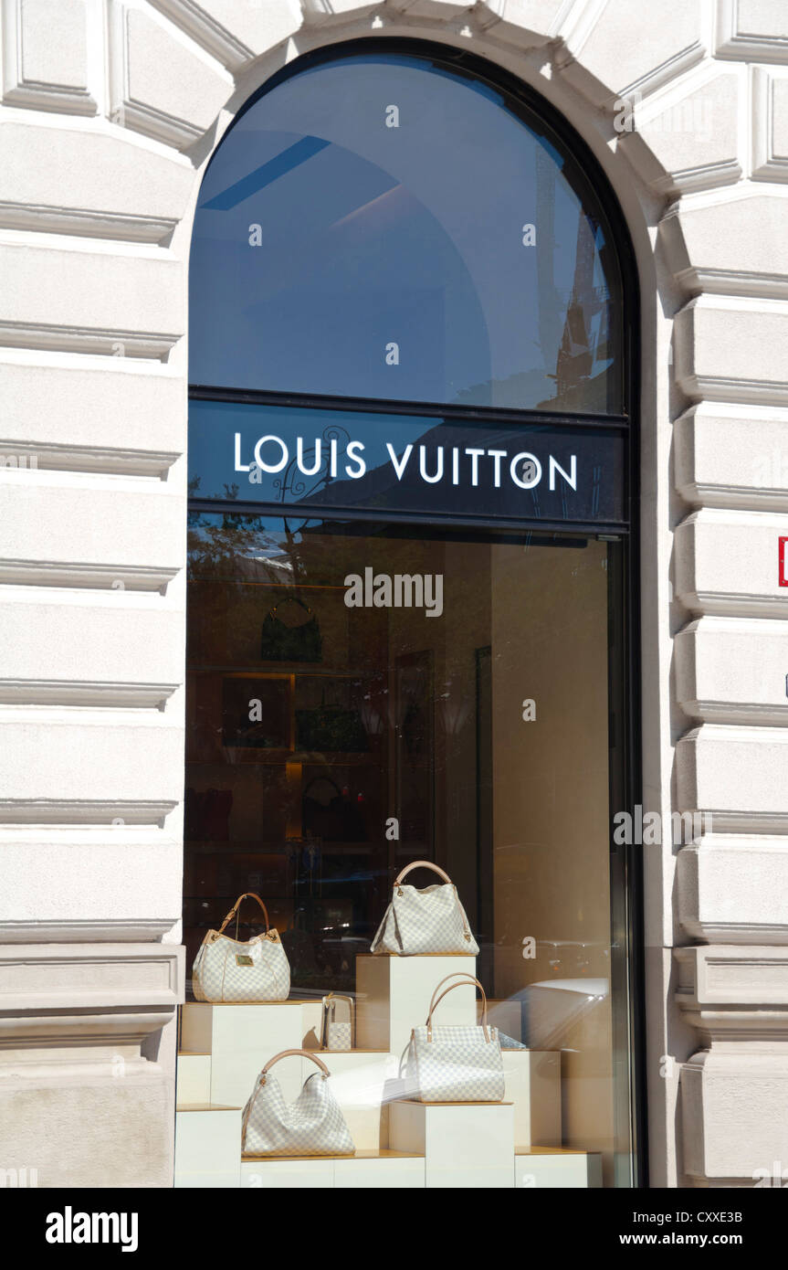 Louis Vuitton Store, Budapest, Hungary Stock - Alamy