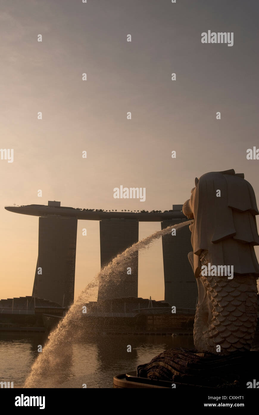 Merlion marina bay singapore hi-res stock photography and images - Alamy