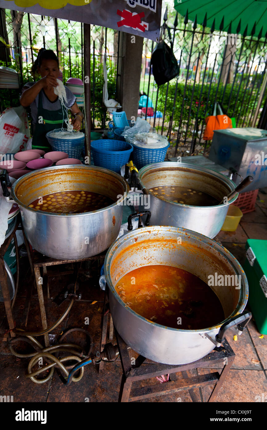 Food cart bangkok thailand hi-res stock photography and images - Page 7 -  Alamy