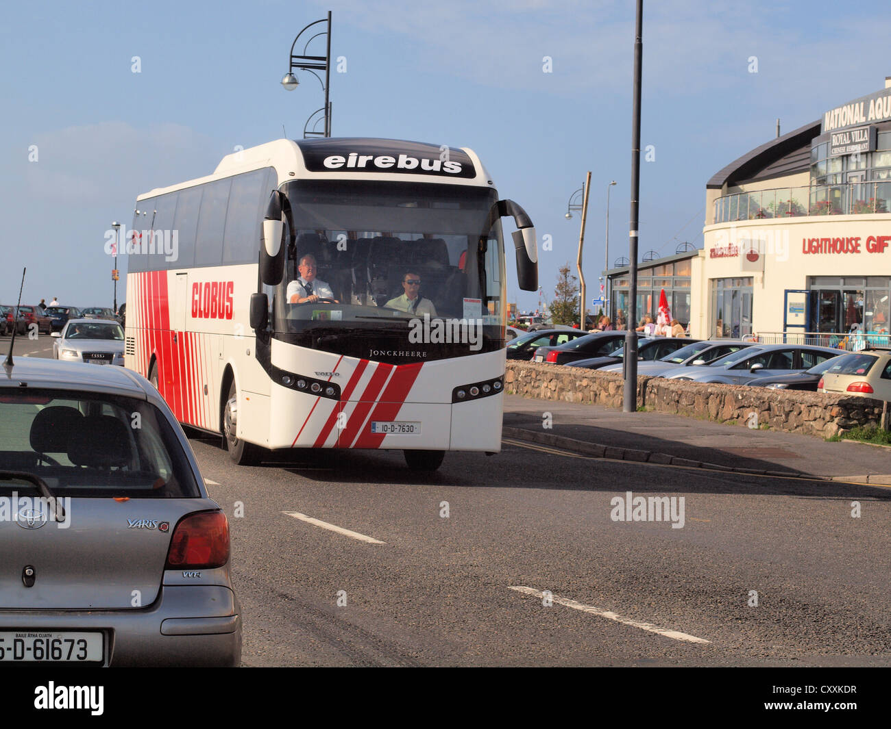 Globus bus tour hires stock photography and images Alamy