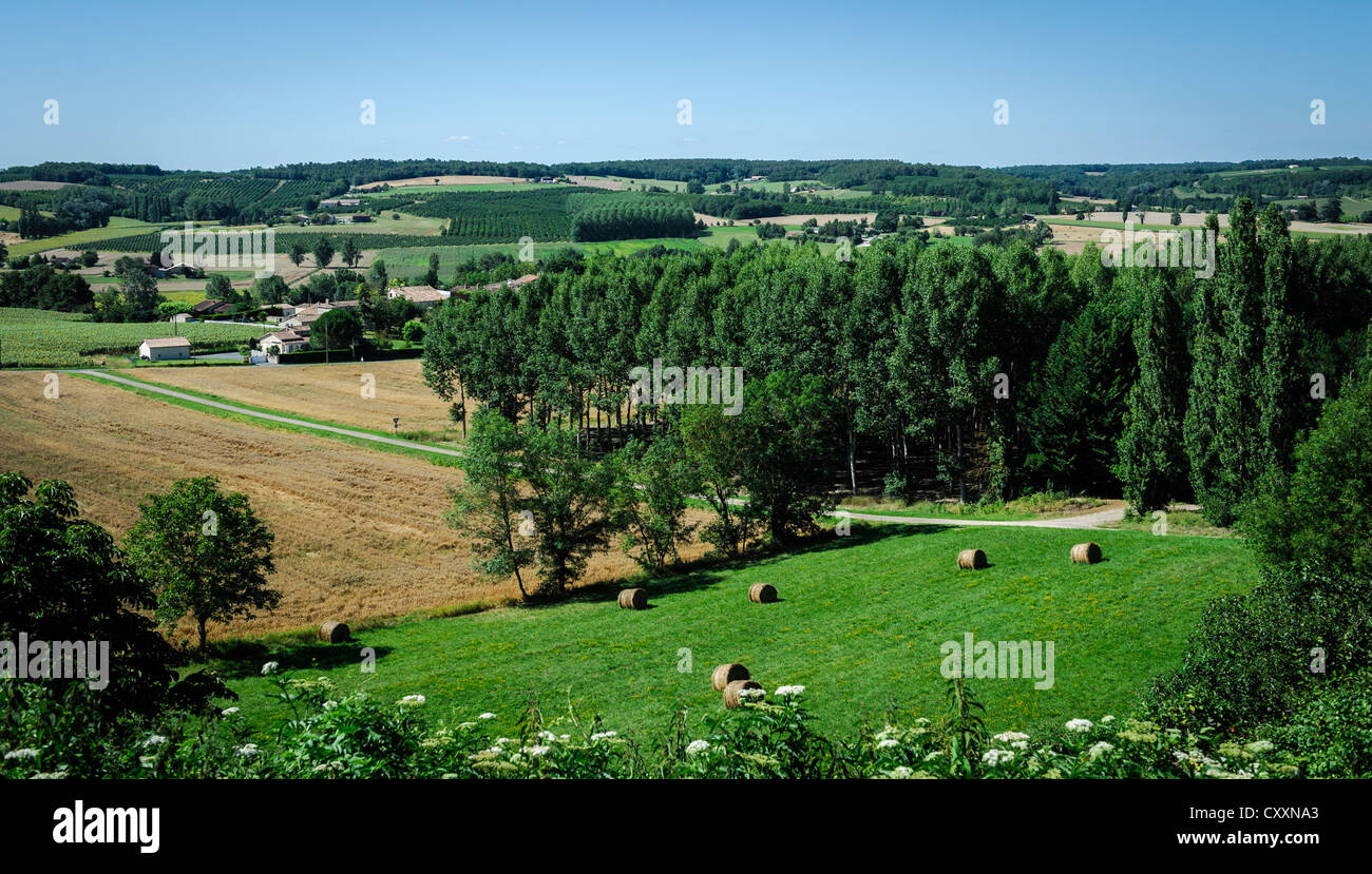 Landscape of the Dropt valley near Duras, Aquitaine, France Stock Photo