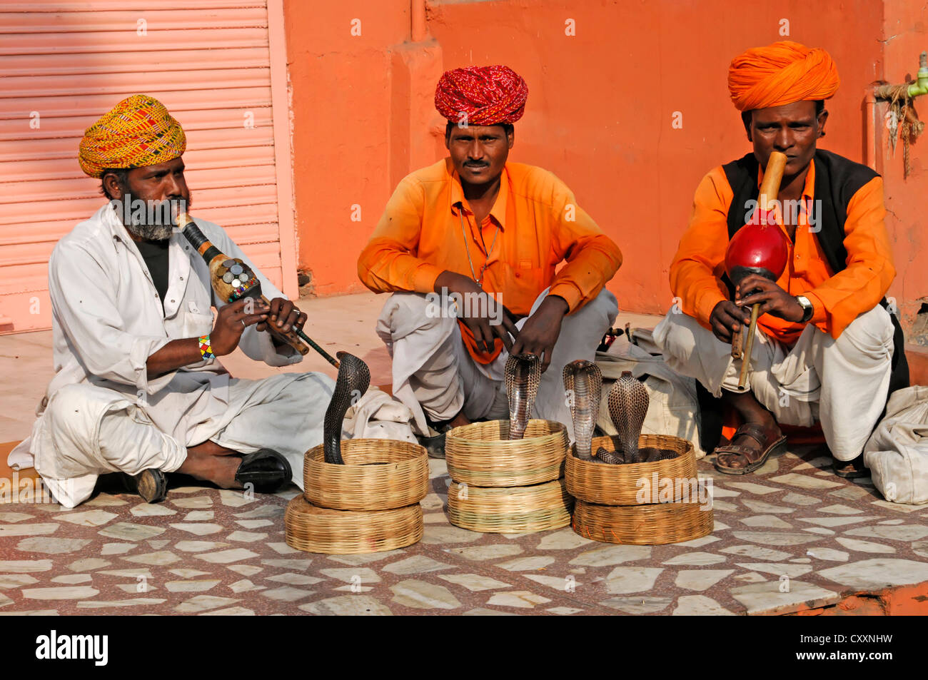 Snake charmers, Palace of the Winds, Hawa Mahal, Jaipur, Rajasthan, northern India, Asia Stock Photo