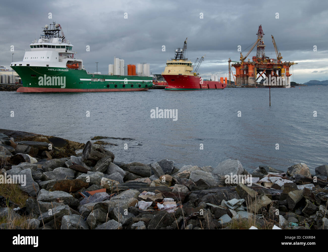heavy tugs in the harbour of Agotnes, Sotra, Norway, with oilrig Stock Photo
