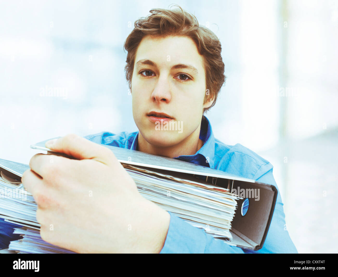 Young businessman carrying files Stock Photo - Alamy