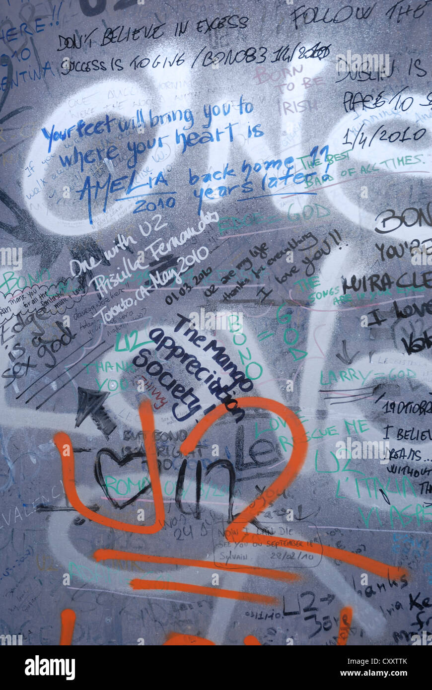 U2 fans graffiti on the walls of Windmill Lane, Dublin Stock Photo Alamy