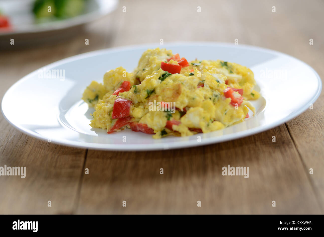 Scrambled eggs on the white plate Stock Photo - Alamy