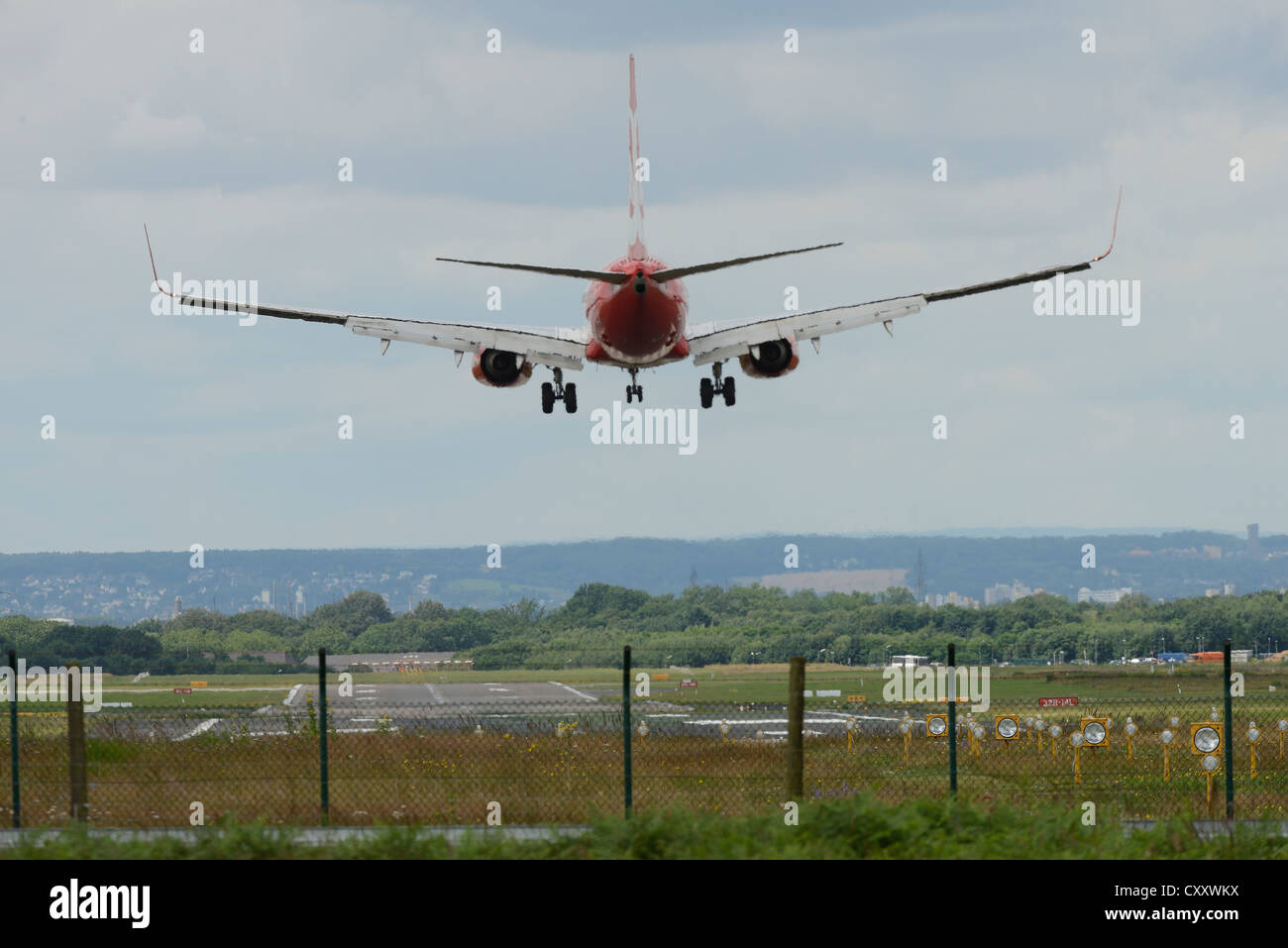 Plane during the landing approach on the crosswind runway, Cologne Bonn Airport, Cologne, North Rhine-Westphalia Stock Photo