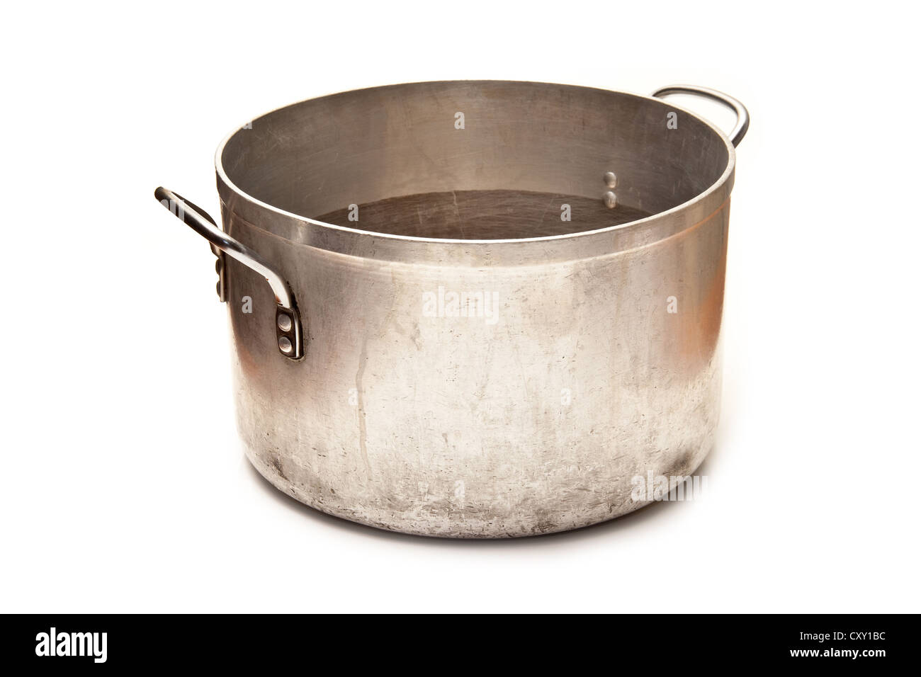 https://c8.alamy.com/comp/CXY1BC/large-metal-saucepan-cooking-pot-isolated-on-a-white-studio-background-CXY1BC.jpg